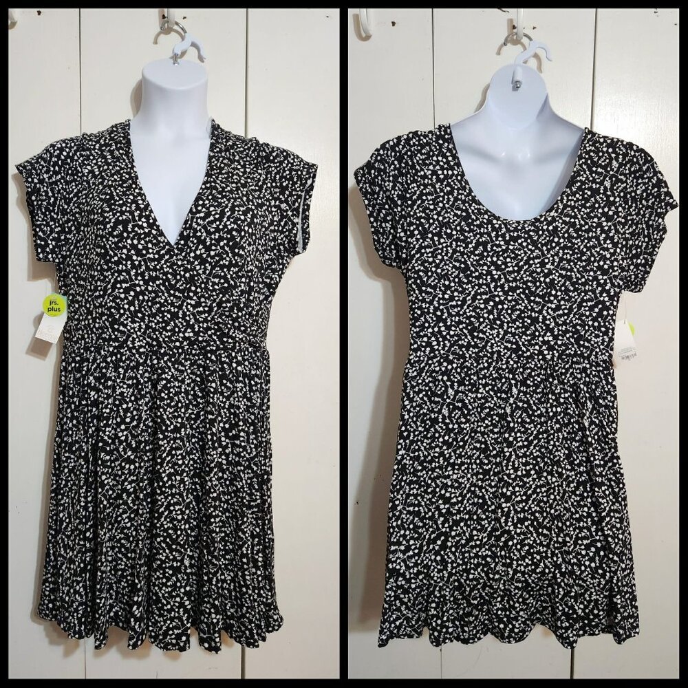 NWT Decree Juniors Plus 1X Dress Black White Ditsy Floral Faux Wrap Fit Flare